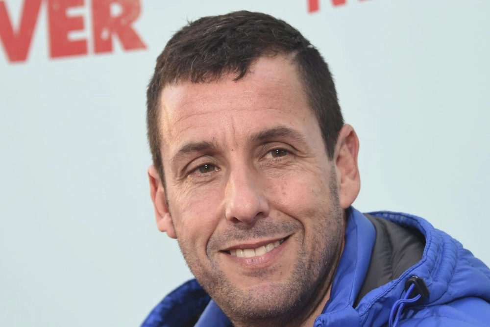 Ảnh Adam Sandler ghi lại khoảnh khắc đời thường giản dị