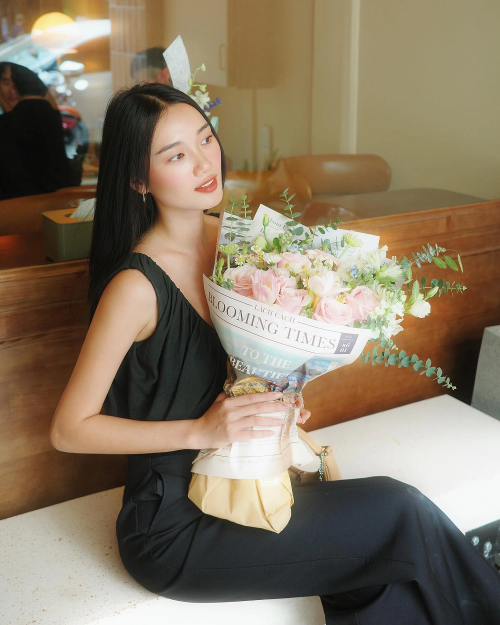 Ảnh gái xinh cười và nụ cười tỏa nắng rạng rỡ