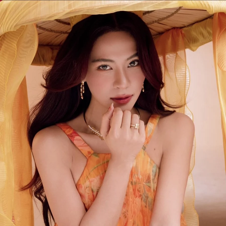 Ảnh gái xinh chân dài và đôi chân dài miên man, nuột nà