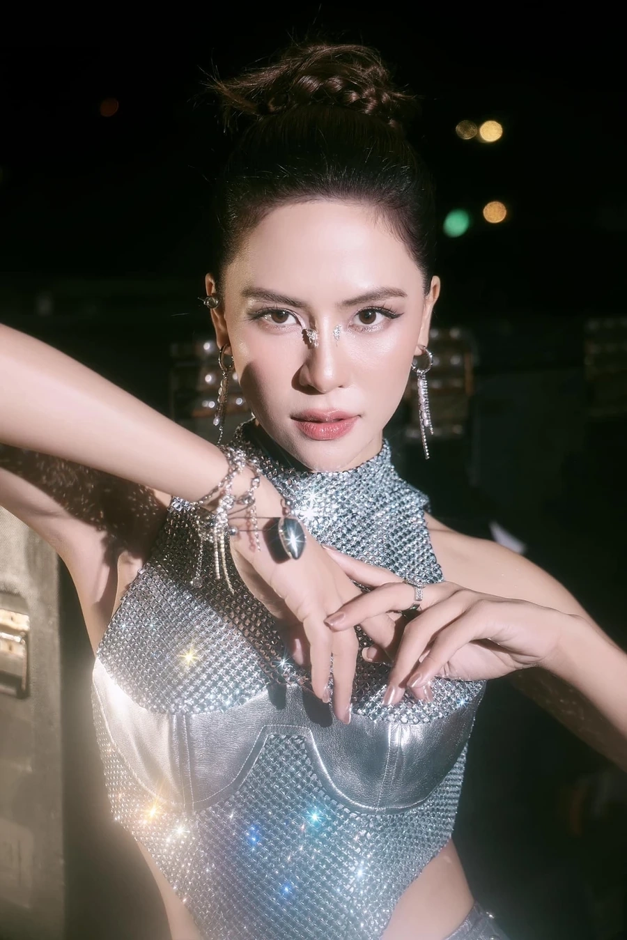 Ảnh gái xinh cười tươi lan tỏa năng lượng tích cực