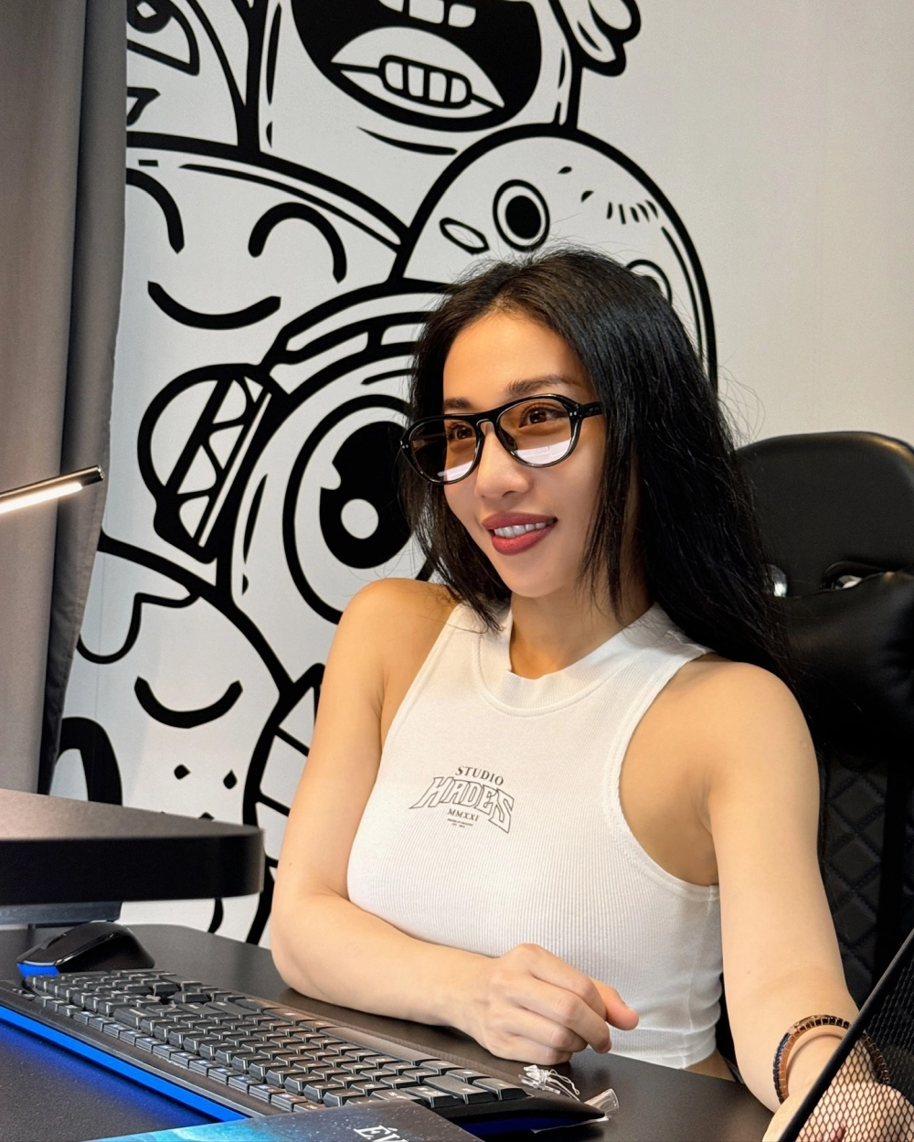 Hình ảnh cô gái dễ thương và vẻ đẹp trong sáng, thanh thuần