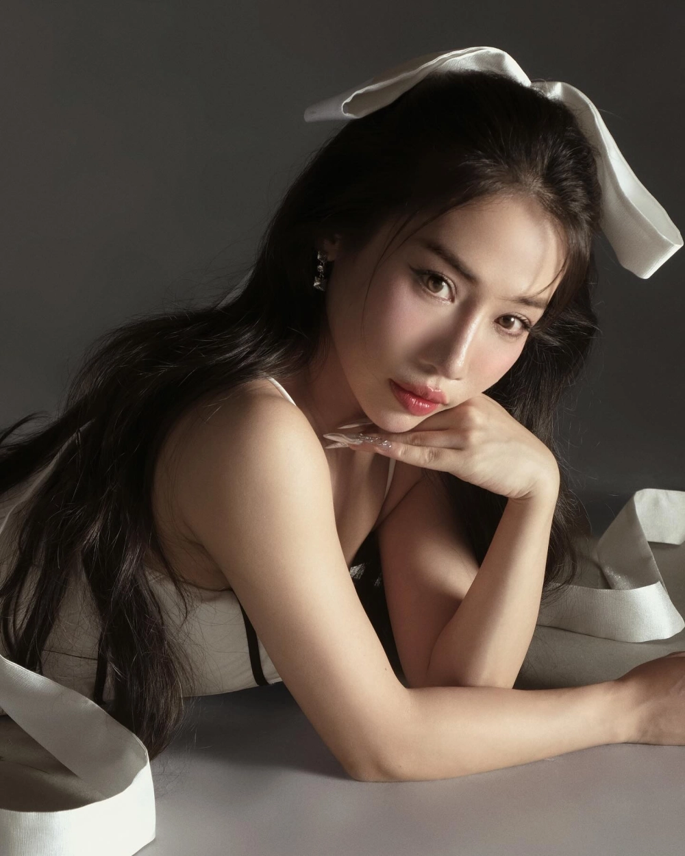 Hình ảnh con gái dễ thương với đôi mắt to tròn, long lanh