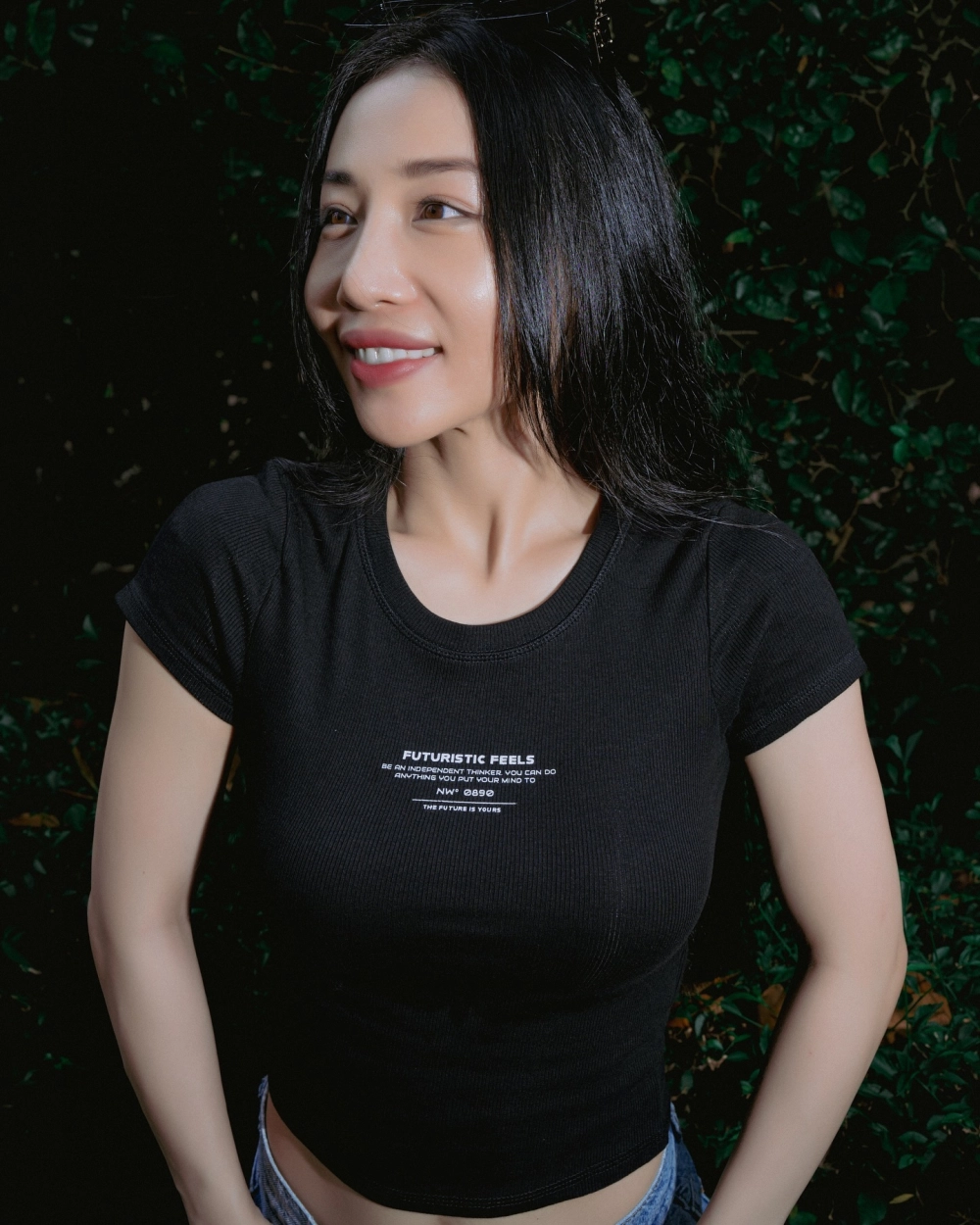 Ảnh bé gái dễ thương và đôi má phúng phính, ngộ nghĩnh