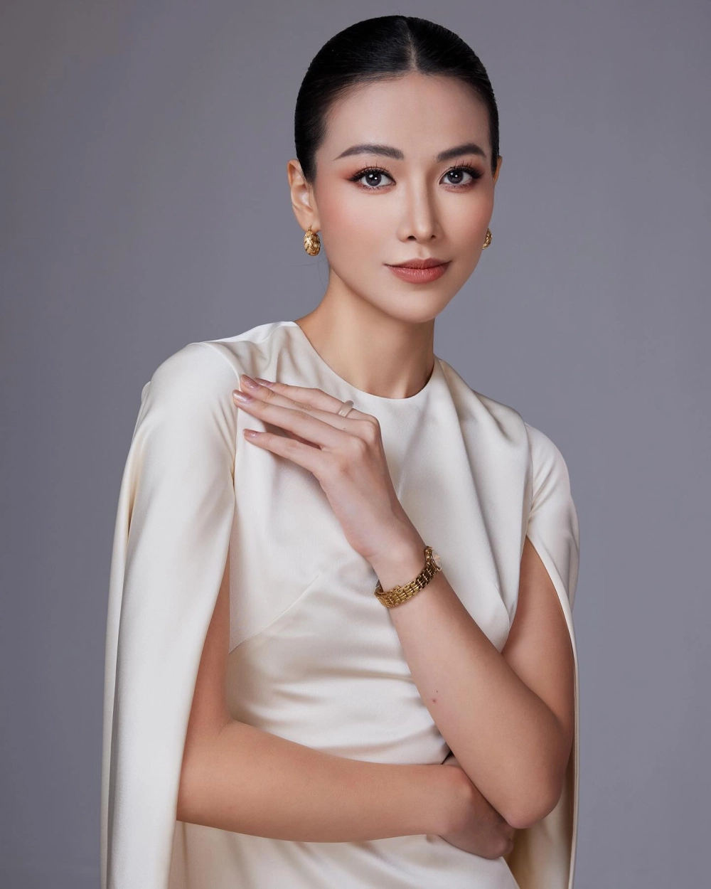 Ảnh con gái xinh và nụ cười tỏa nắng rạng rỡ