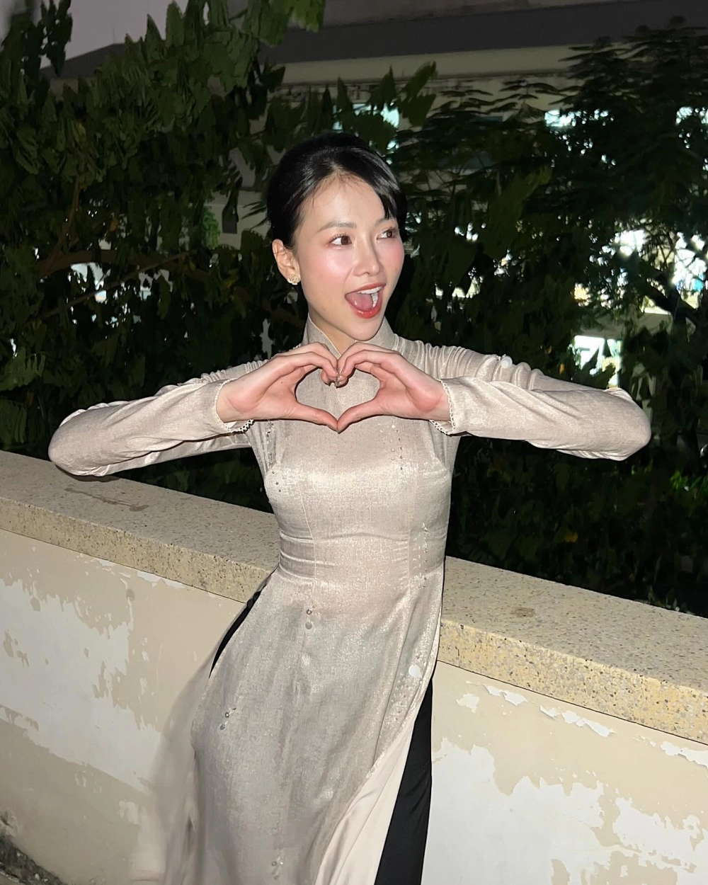 Tải ảnh con gái dễ thương về làm hình nền điện thoại