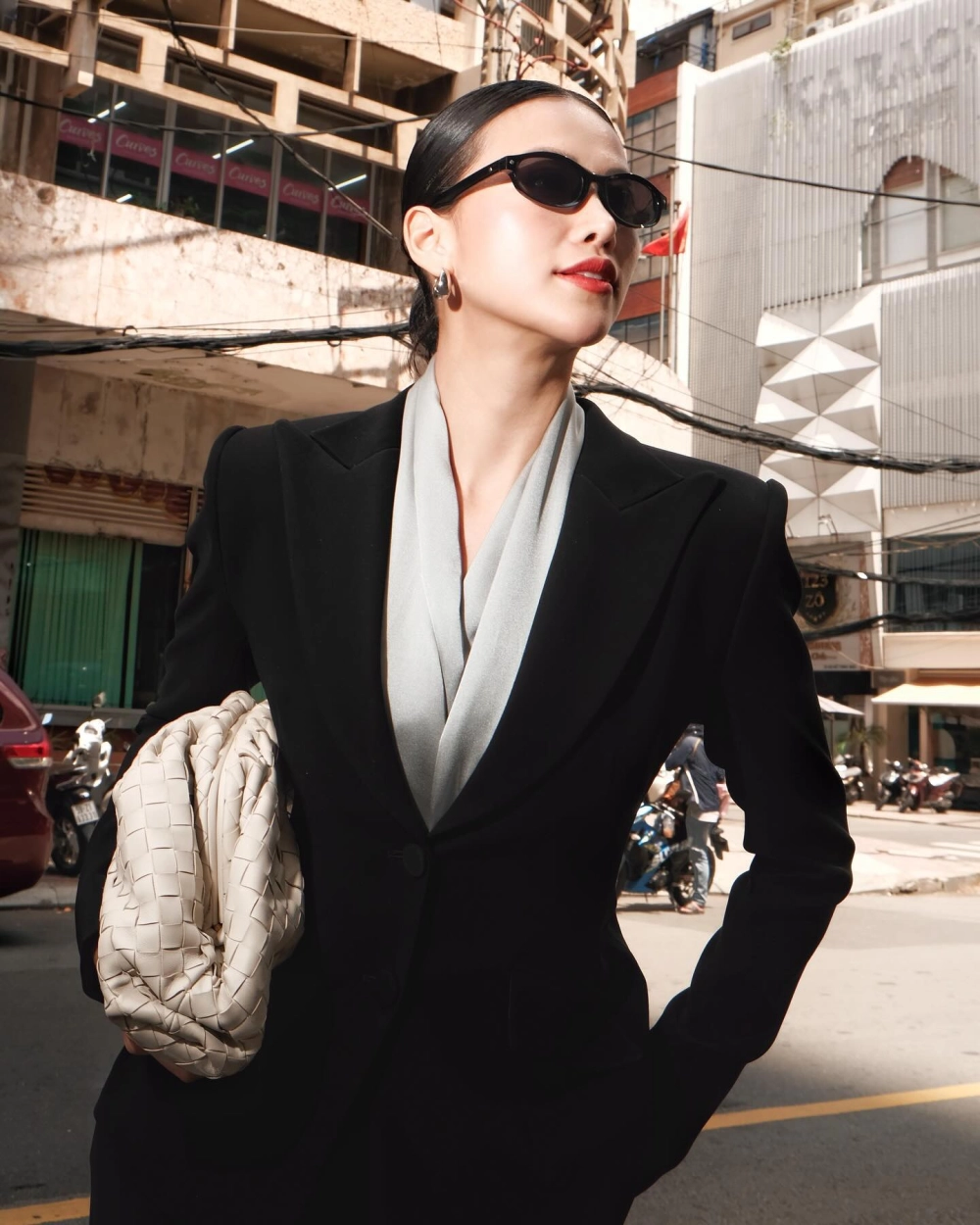 Ảnh con gái đẹp với góc nghiêng thần thánh vạn người mê