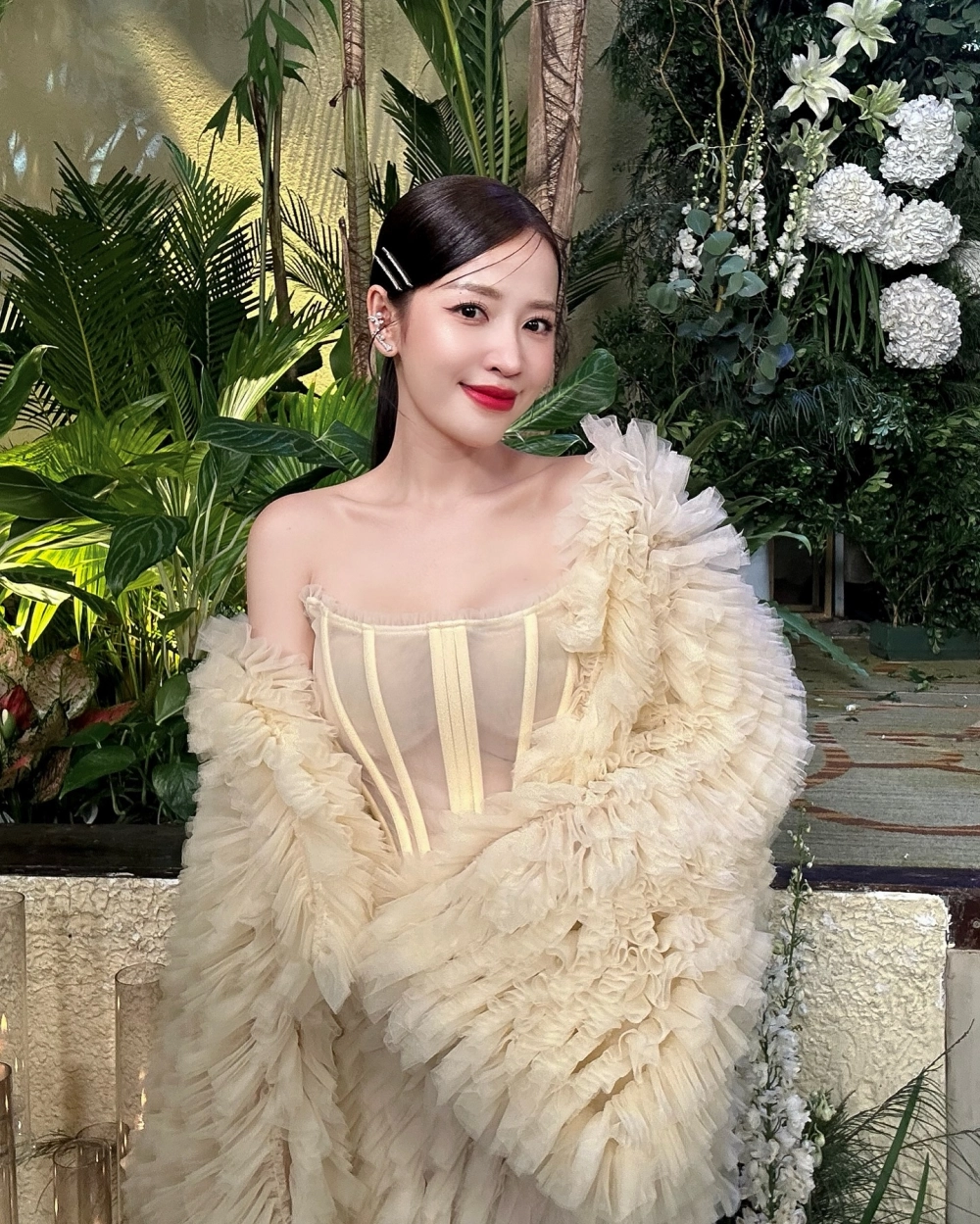 Hình ảnh con gái đẹp và vẻ đẹp không tì vết, thu hút