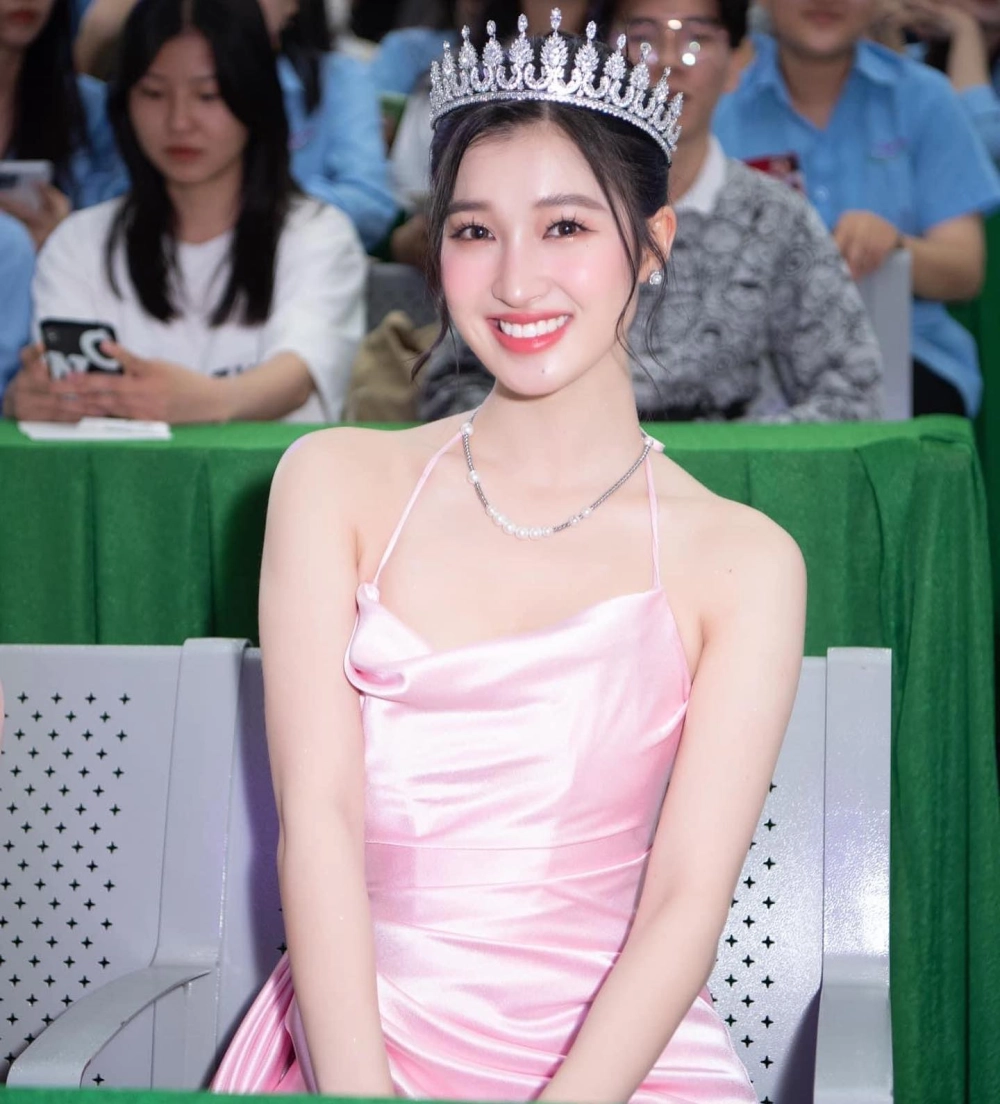 Ảnh gái xinh sexy và những đường cong đốt cháy mọi ánh nhìn