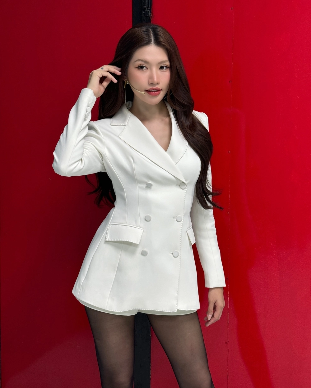 Ảnh mạng gái học sinh trong tà áo dài trắng tinh khôi