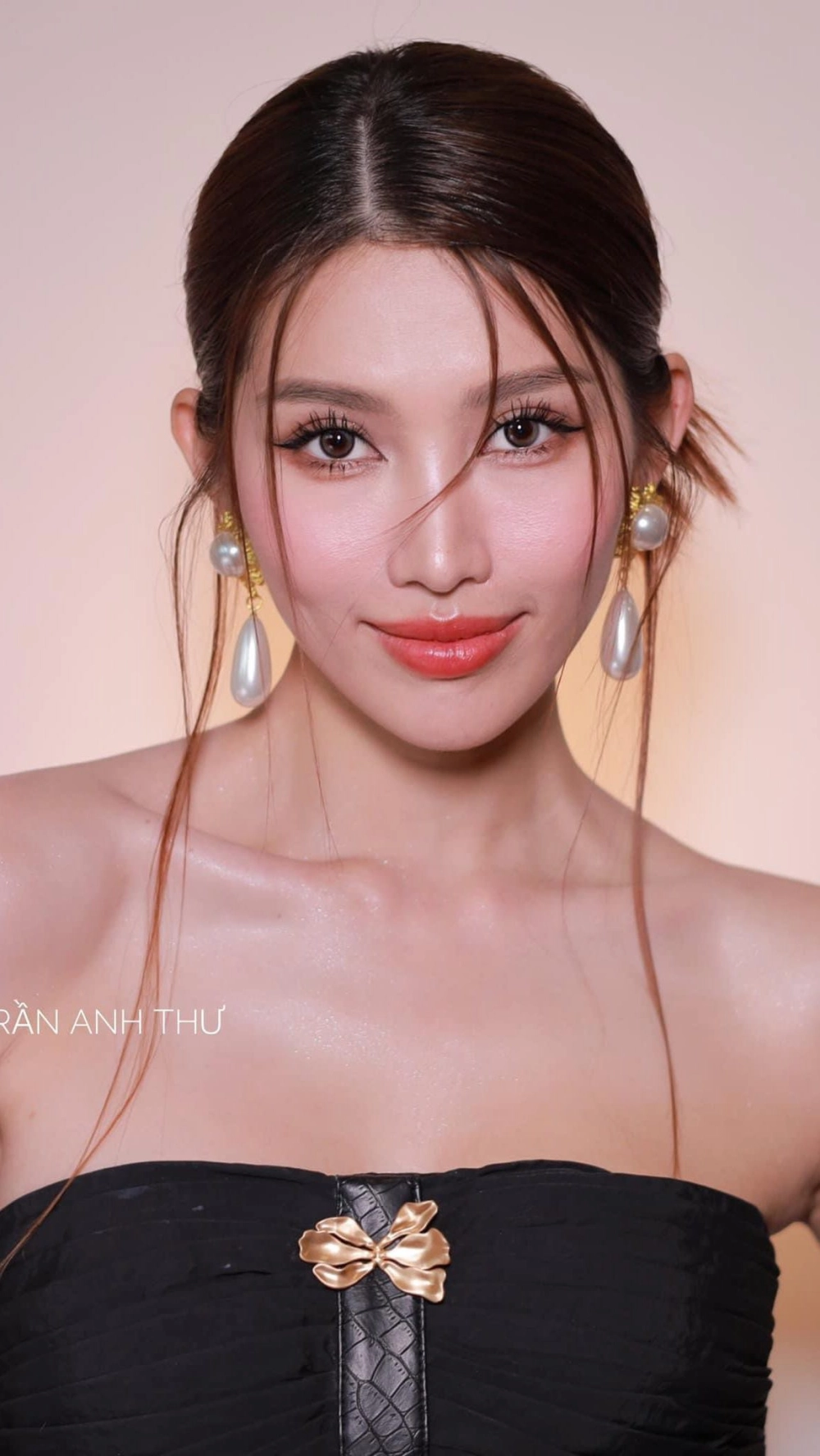 Ảnh mạng gái đẹp với góc nghiêng thần thánh vạn người mê