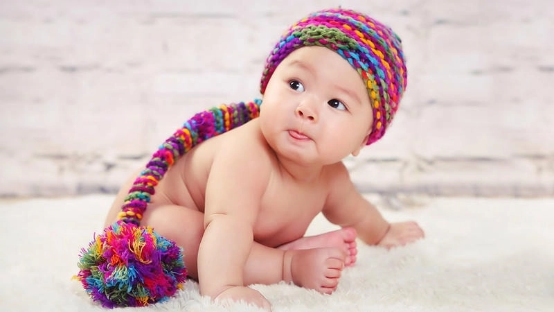 Chọn avatar em bé cute nổi bật cho mạng xã hội của bạn