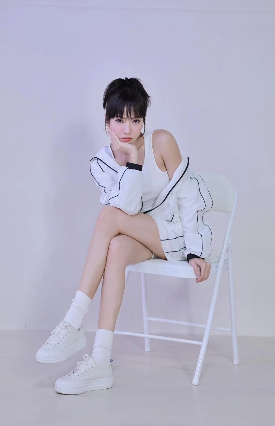 Hình ảnh bé gái xinh và vẻ đẹp tựa thiên thần