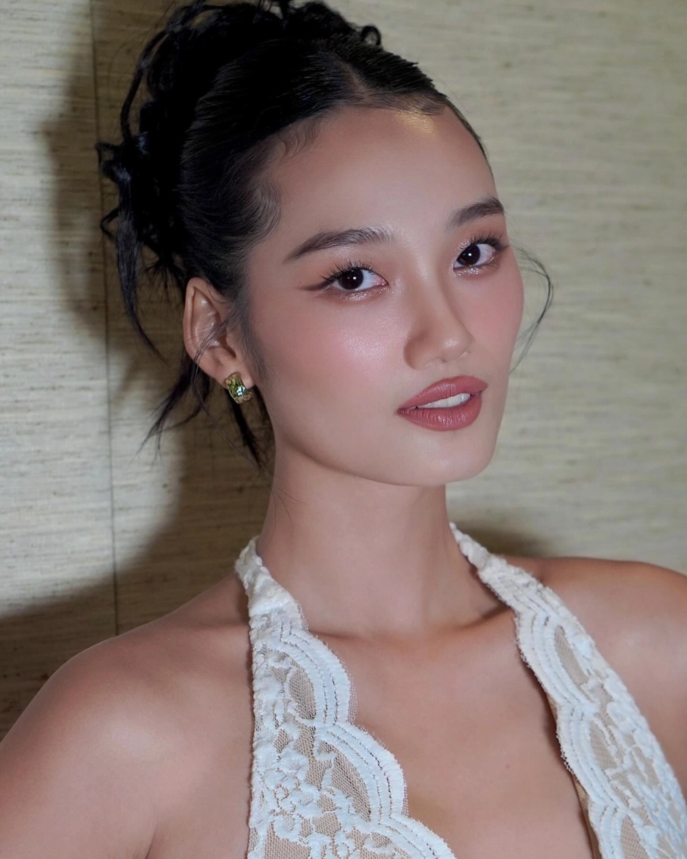 Hình ảnh bé gái đáng yêu với đôi má bánh bao