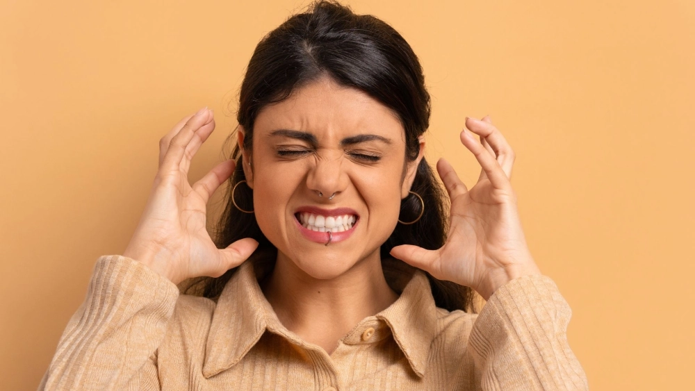 Ảnh người con gái buồn và vẻ đẹp u uất, tĩnh lặng