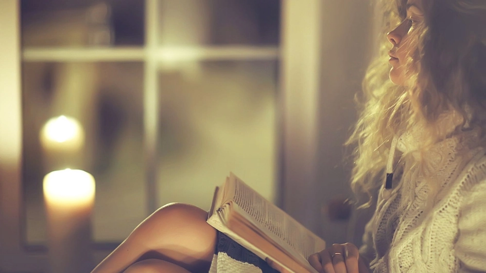 Ảnh cô gái buồn tâm trạng và đôi mắt ngấn lệ