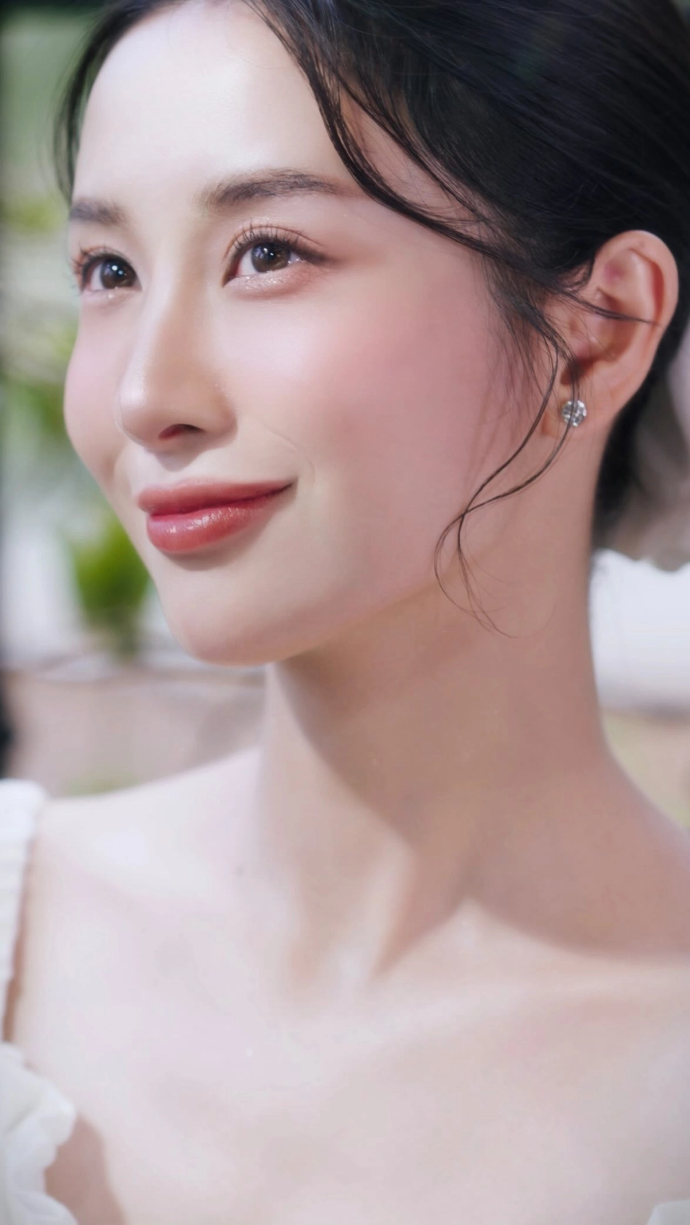 Cô gái xinh và nụ cười ngọt ngào, quyến rũ