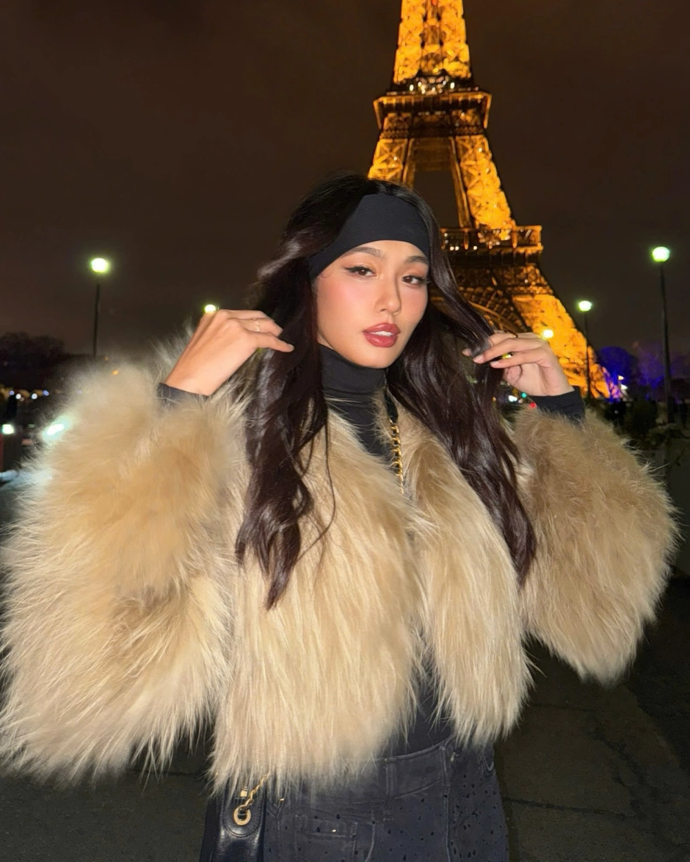 Ảnh cô gái dễ thương trong bộ váy công chúa