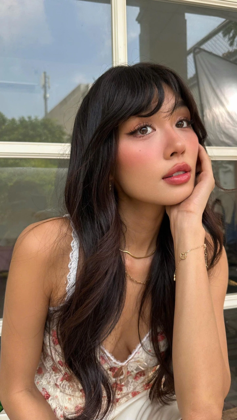 Ảnh em gái xinh với đôi mắt to tròn, long lanh