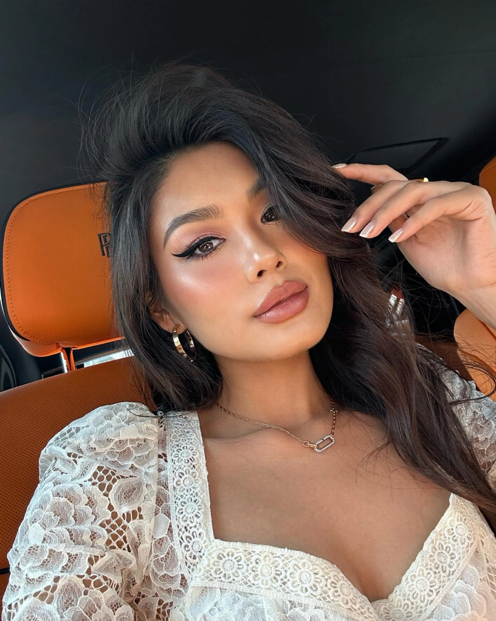 Em gái dễ thương và vẻ đẹp trong veo, thuần khiết