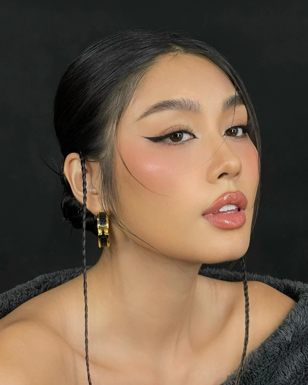 Cô em gái dễ thương và nụ cười tỏa nắng rạng rỡ