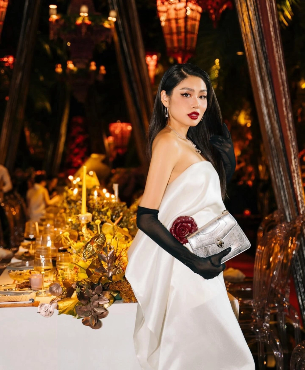 Ảnh em gái xinh với đôi mắt to tròn, long lanh