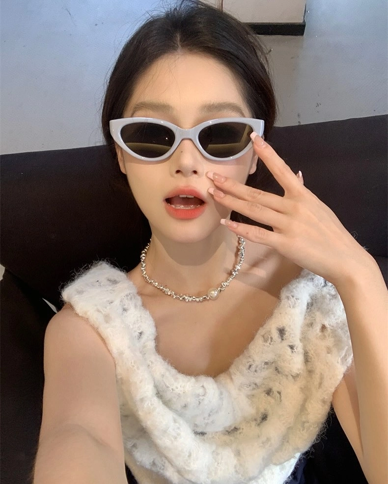 Ảnh mạng gái xinh đeo kính và những bức hình triệu tim