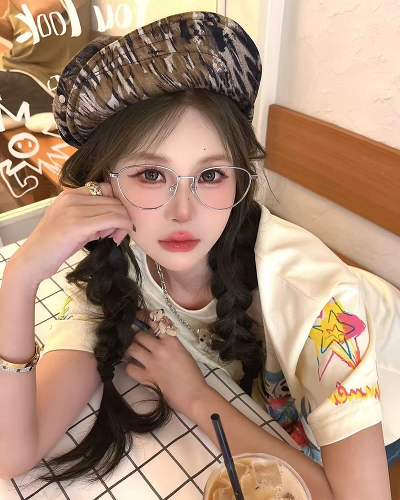 Ảnh gái cute đeo kính và vẻ đẹp tri thức, đáng yêu