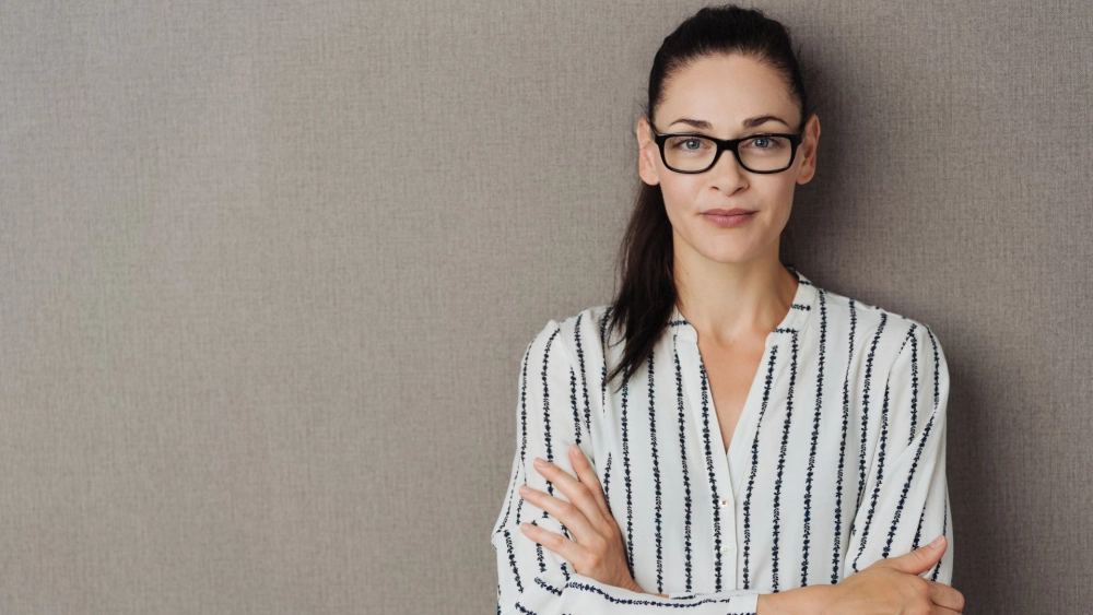 Gái đẹp đeo kính và vẻ đẹp tri thức, đầy thu hút