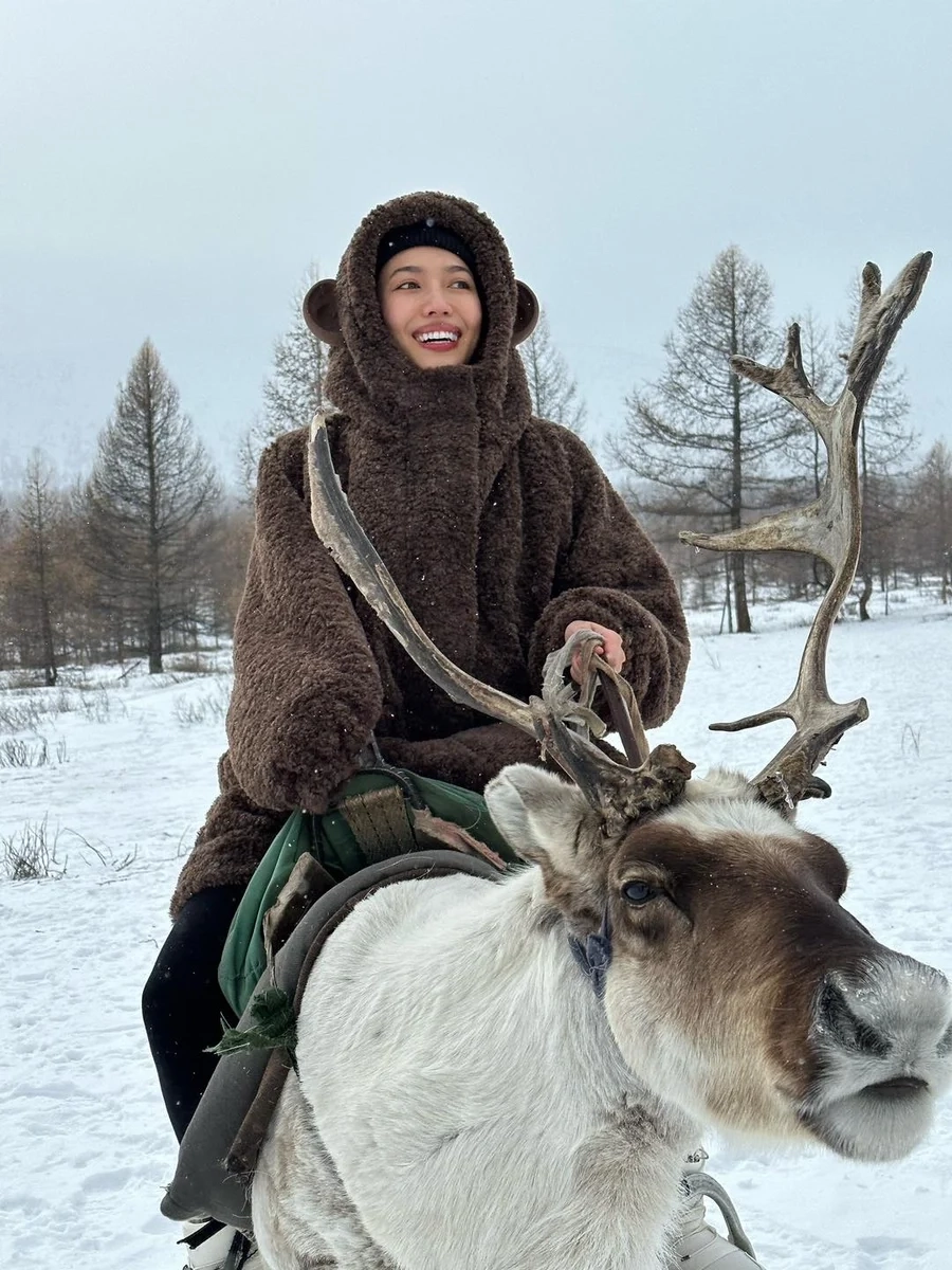 Gái đẹp TikTok và những video vũ đạo, biến hình viral