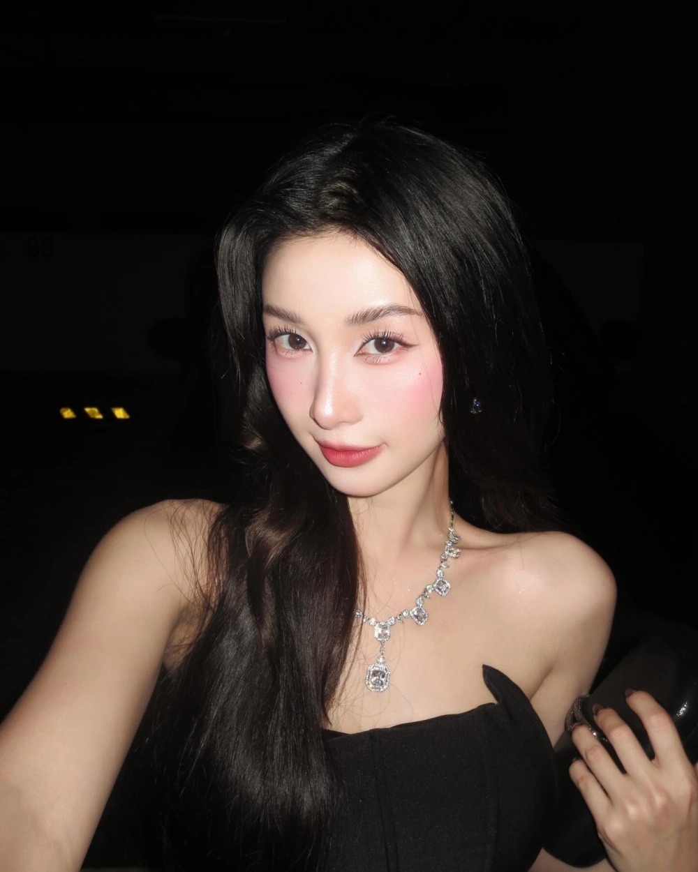 Ảnh cô gái đẹp với góc nghiêng thần thánh