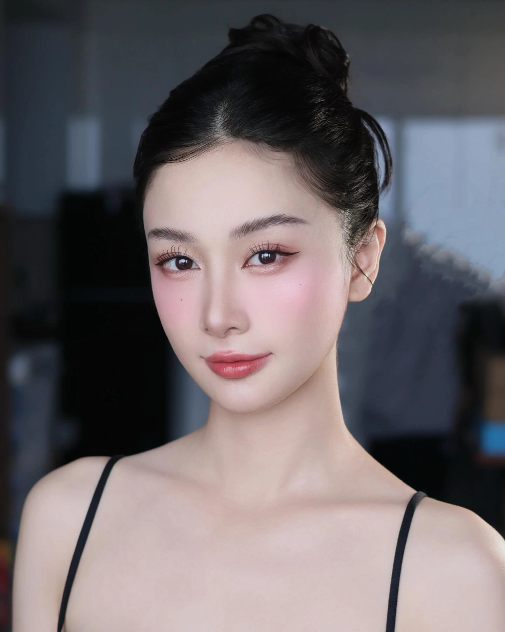 Hình ảnh cô gái xinh trong veo, thuần khiết