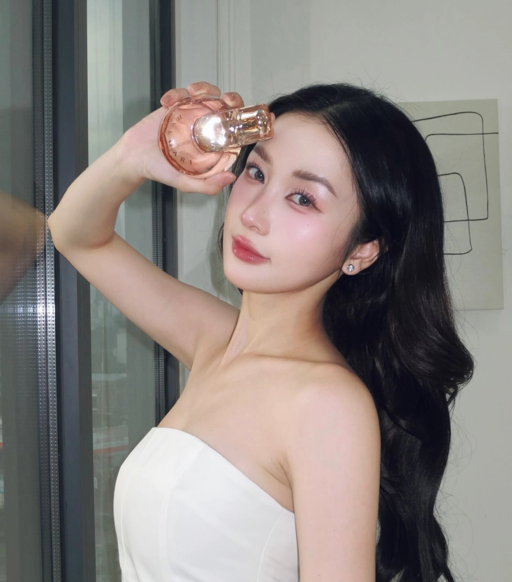 Hình ảnh cô gái đẹp và vẻ đẹp không tì vết