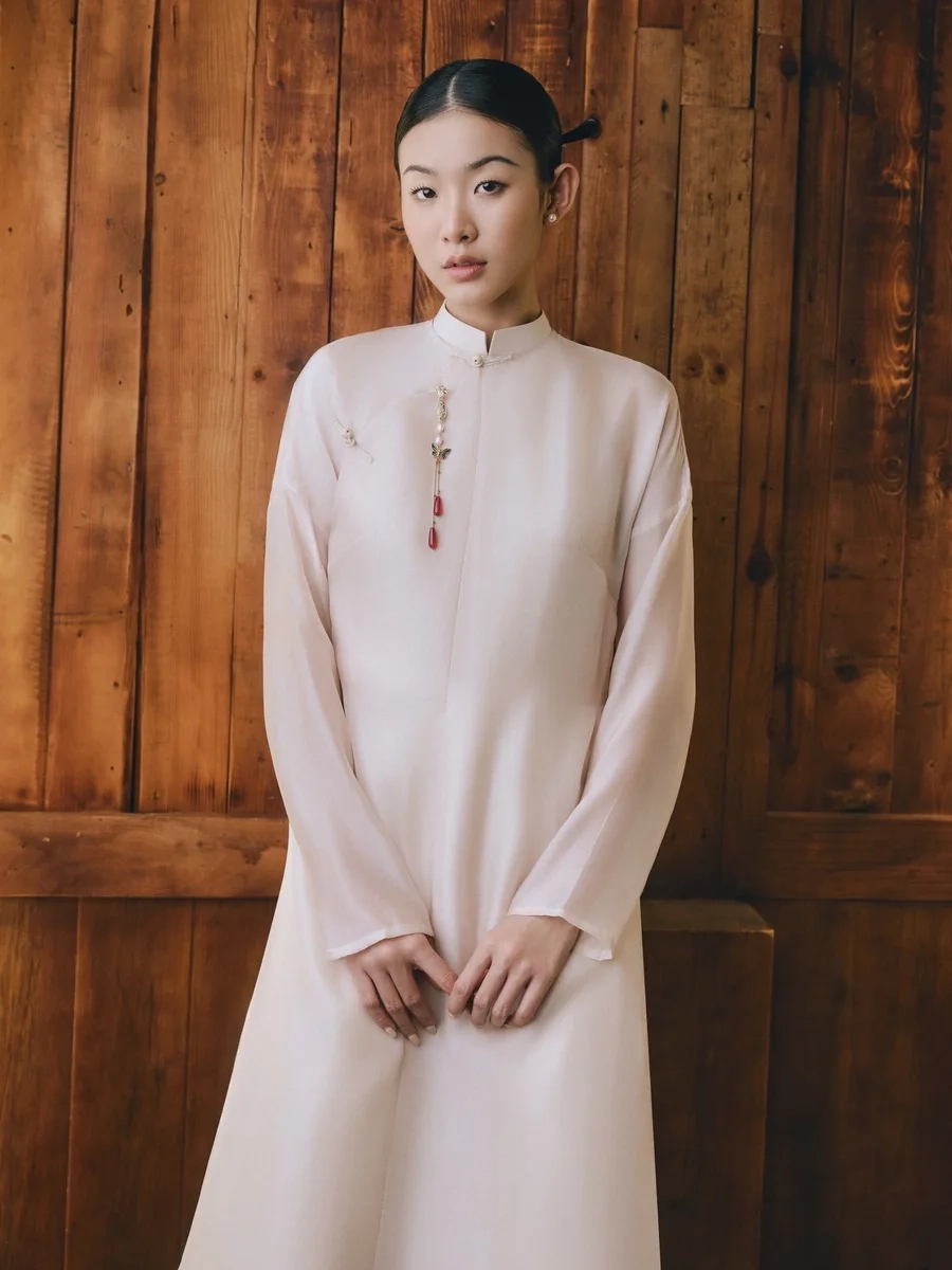 Hình ảnh các cô gái mặc áo dài trong ngày lễ tốt nghiệp