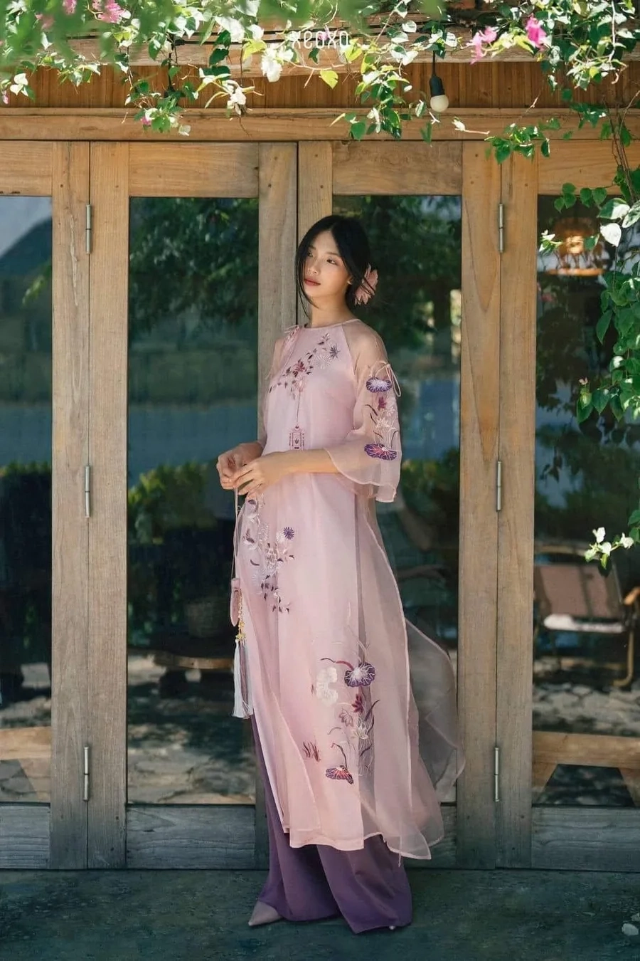 Gái xinh mặc áo dài mỏng và vẻ đẹp gợi cảm đầy tinh tế