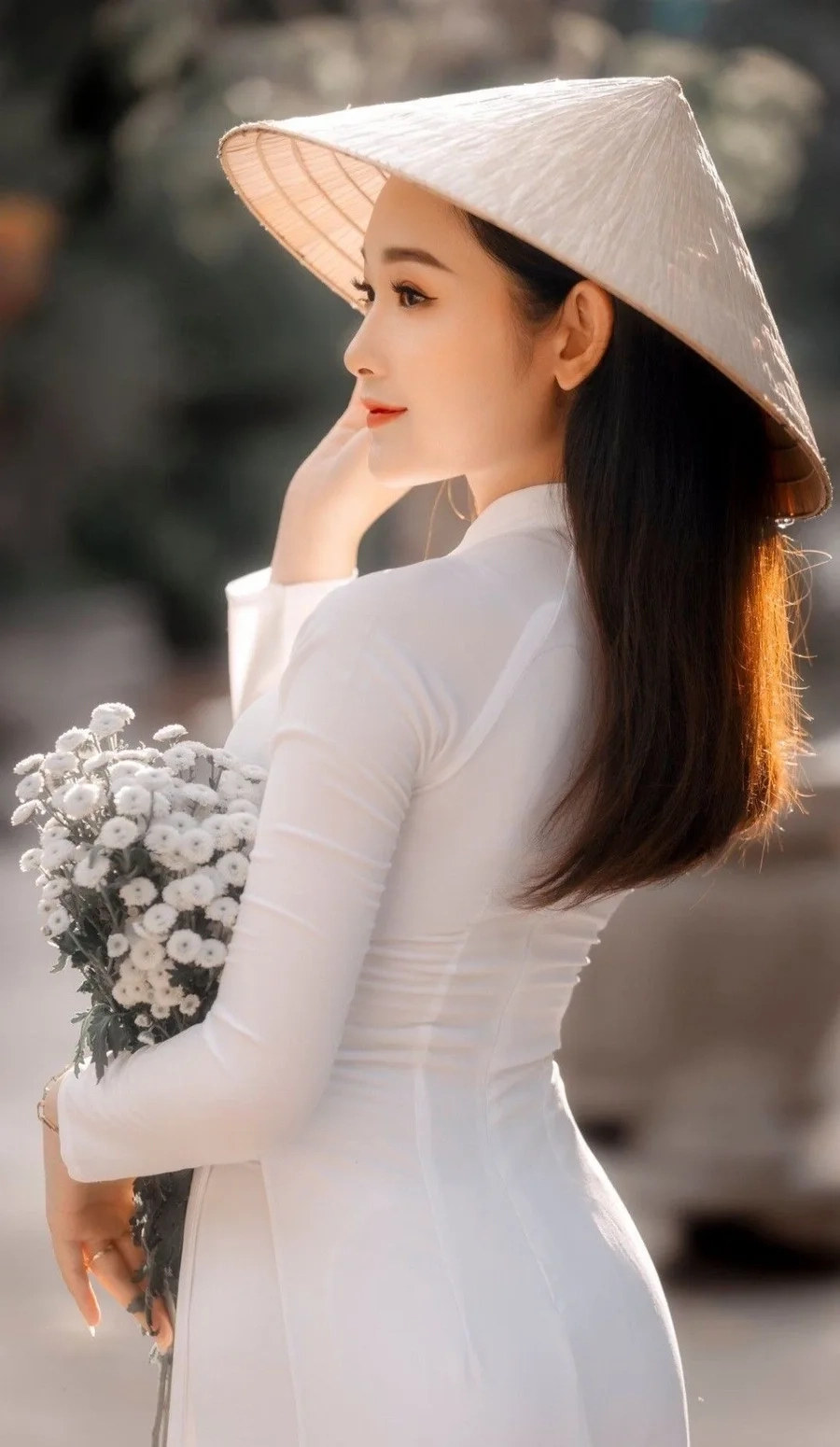 Gái xinh áo dài sexy khoe trọn đường cong quyến rũ