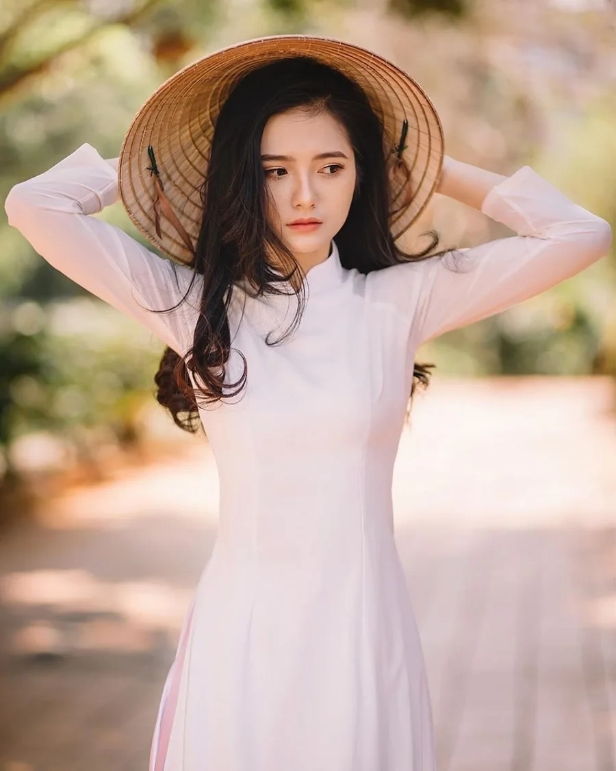 Gái xinh áo dài trắng và vẻ đẹp tinh khôi, thuần khiết