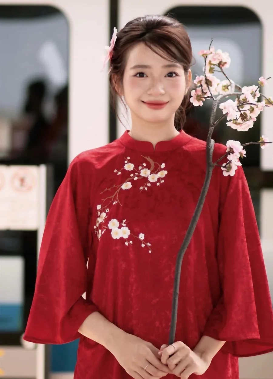 Ảnh gái đẹp áo dài với góc nghiêng làm say đắm lòng người