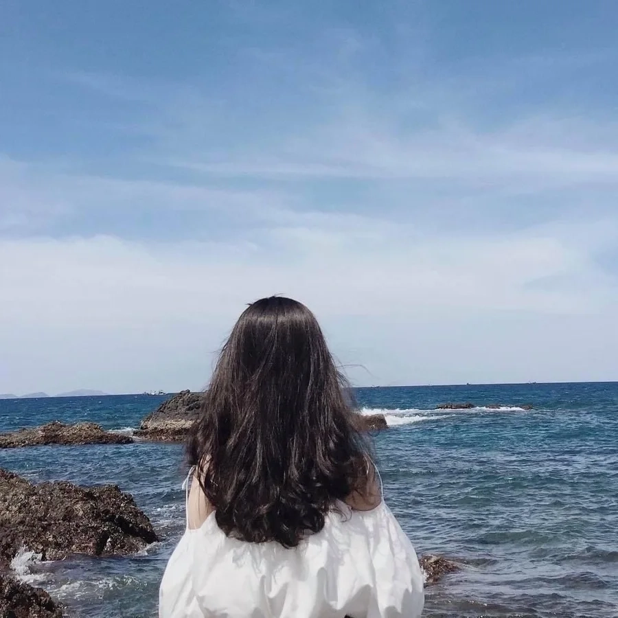 Ảnh con gái xinh cute với nụ cười tỏa nắng rạng rỡ