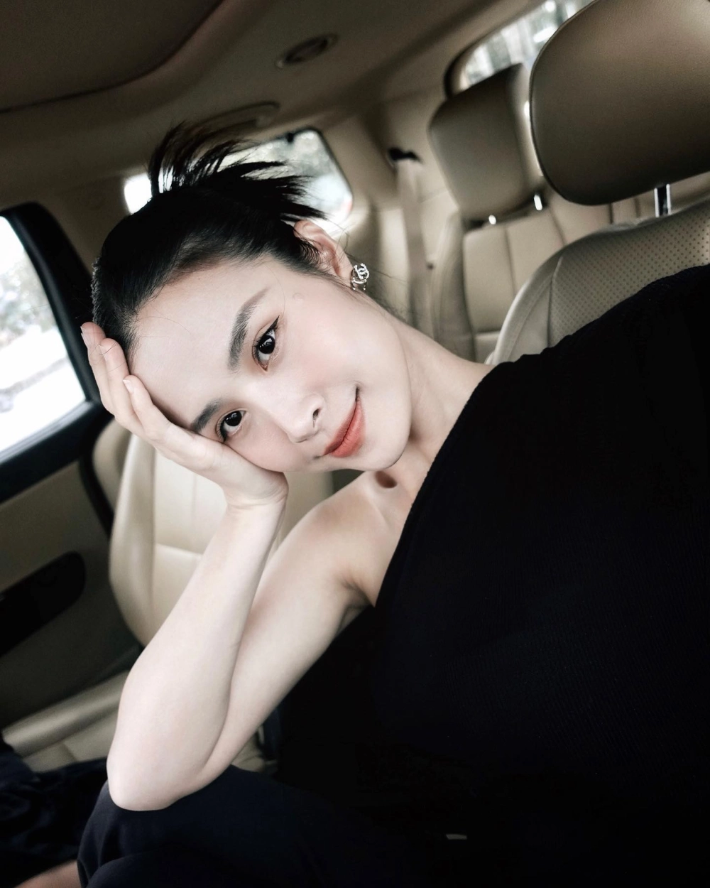 Hình ảnh con gái dễ thương và vẻ đẹp thanh thuần, trong sáng