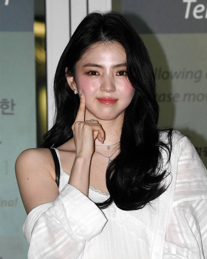 Gái Hàn Quốc dễ thương với phong cách thời trang nữ tính