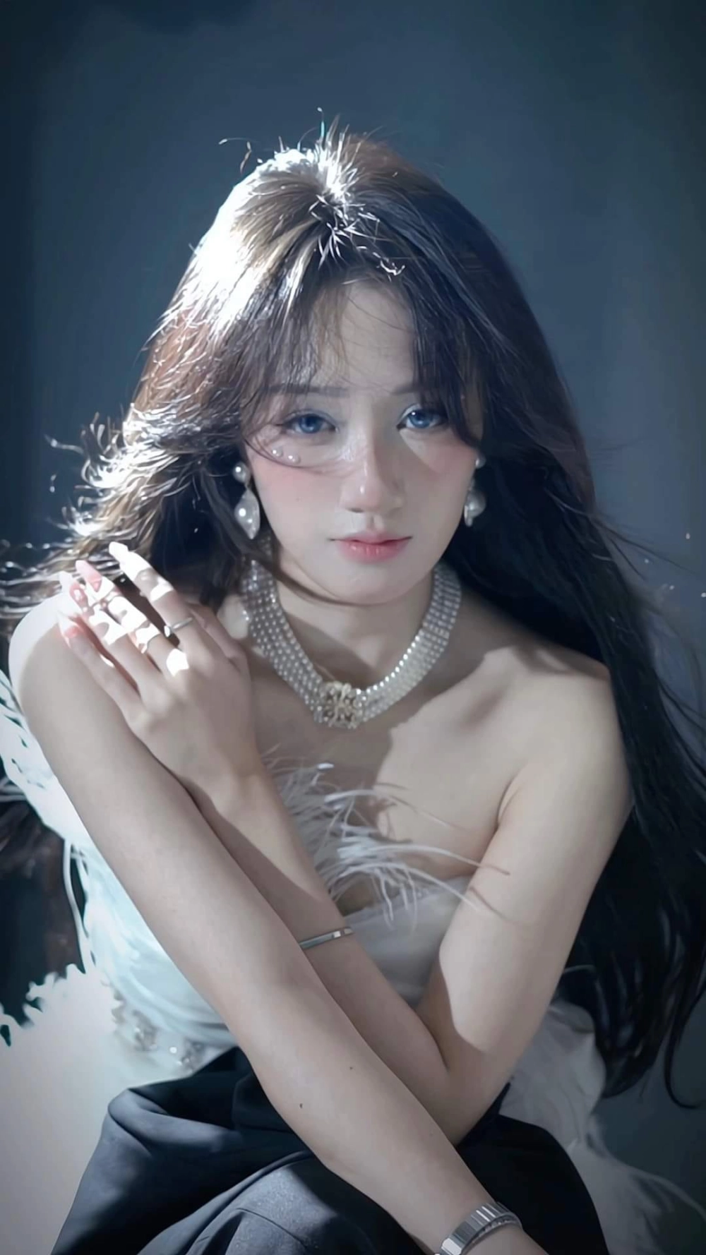 Cô gái xinh đẹp quyến rũ với ánh mắt mê hoặc, lôi cuốn