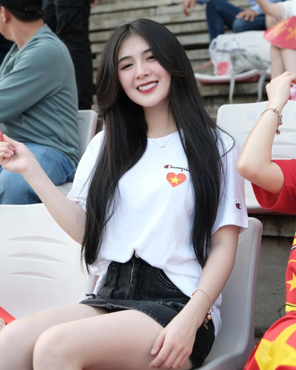 Gái xinh live stream và nhan sắc xinh đẹp qua màn ảnh