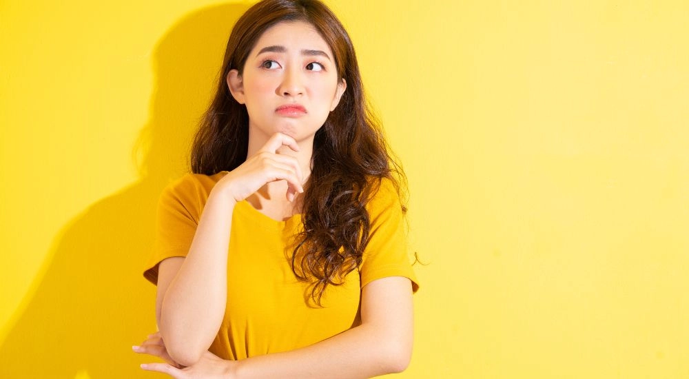 Hình ảnh cô gái dễ thương trong tà áo dài nữ sinh