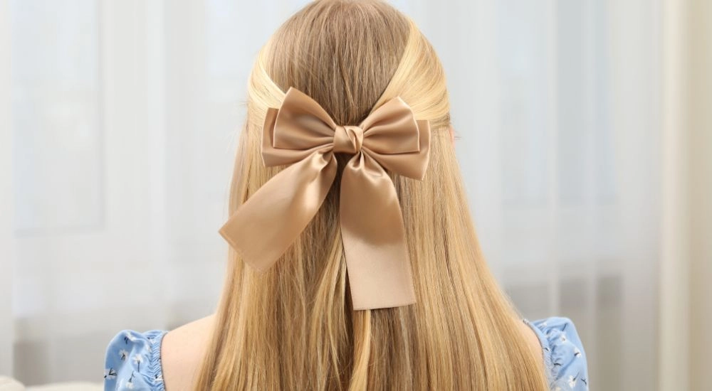 Ảnh gái xinh tóc xoăn dài bồng bềnh và đầy quyến rũ