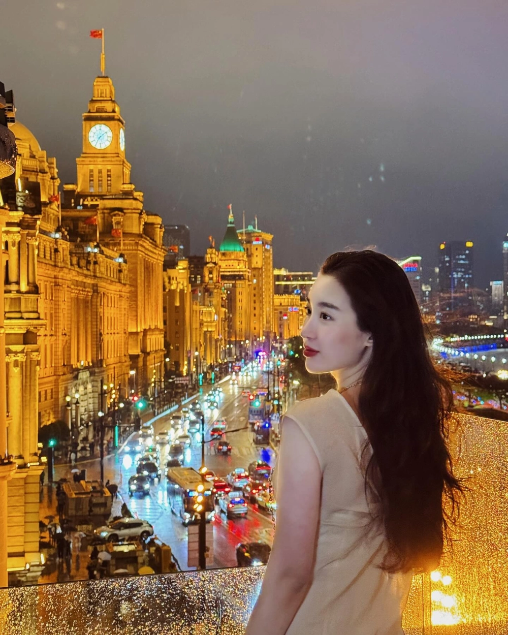 Ảnh gái xinh tóc dài sexy và đường cong quyến rũ, nóng bỏng