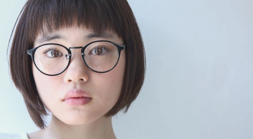 Ảnh gái xinh cute đeo kính chuẩn phong cách Ulzzang