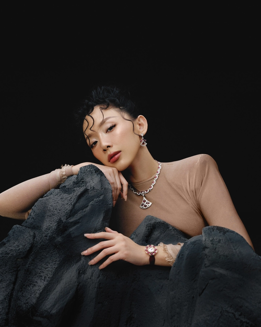 Cô gái tóc ngắn cute và những biểu cảm đáng yêu