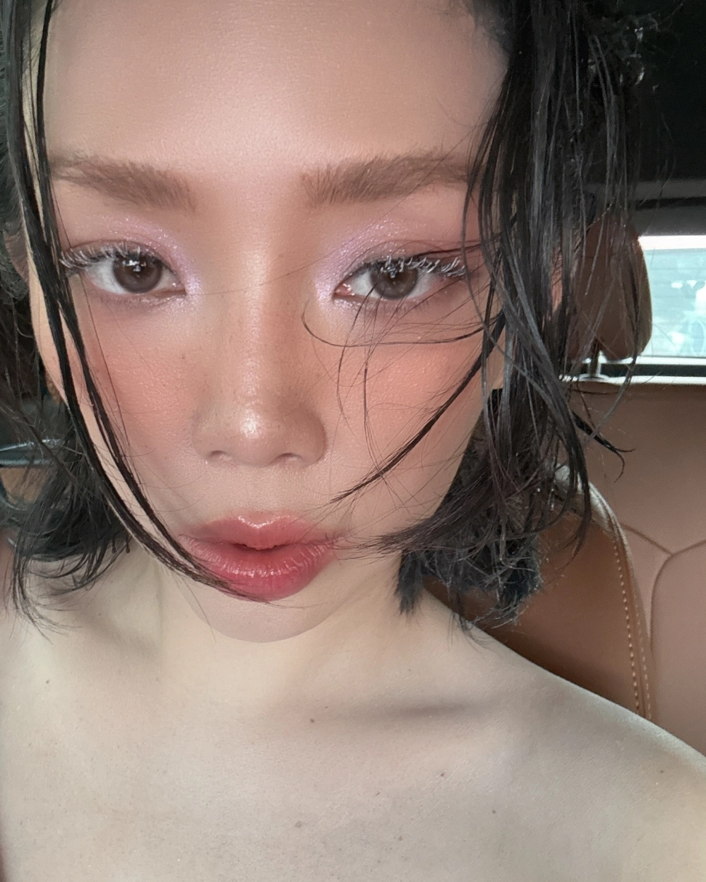 Gái đẹp tóc ngắn với vẻ đẹp hiện đại, sắc sảo