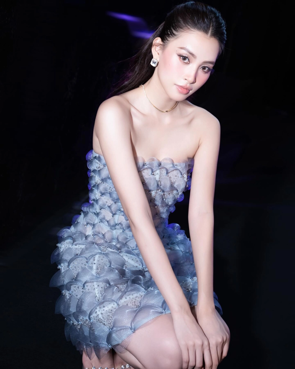 Gái xinh váy ngắn xếp ly trẻ trung như nữ sinh