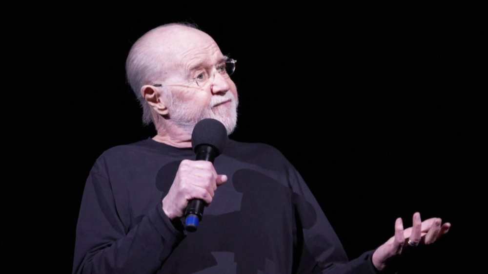 George Carlin châm biếm mạnh mẽ xã hội và chính trị đương thời